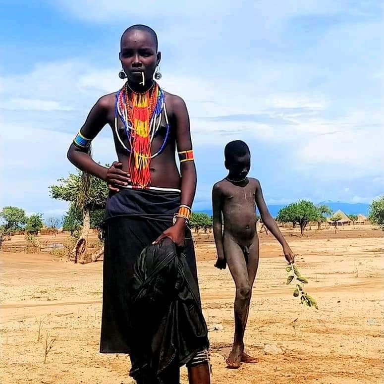 https://www.myethiopiatours.com/wp-content/uploads/2020/04/Karo-or-Kara-tribe-Girl.jpg