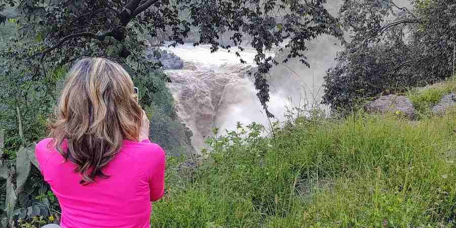 Это изображение имеет пустой атрибут alt;  его файл называется Awash-Water-fall-in-rainy-season.jpg.